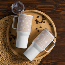 Laden Sie das Bild in den Galerie-Viewer, Reisebecher mit Griff personalisiert