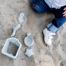 Laden Sie das Bild in den Galerie-Viewer, Sandspielzeug mit Eimer und Schaufel