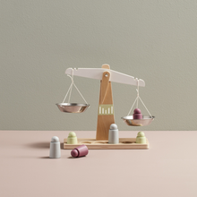 Laden Sie das Bild in den Galerie-Viewer, Kinder Waage mit Gewichten aus Holz