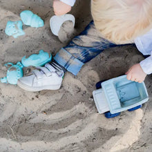 Laden Sie das Bild in den Galerie-Viewer, Sandspielzeug mit Eimer und Schaufel