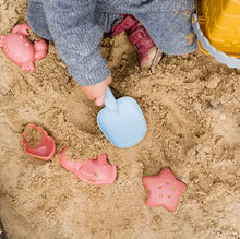 Laden Sie das Bild in den Galerie-Viewer, Sandspielzeug mit Eimer und Schaufel