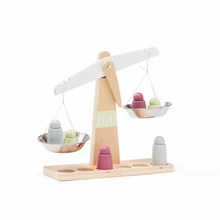 Laden Sie das Bild in den Galerie-Viewer, Kinder Waage mit Gewichten aus Holz